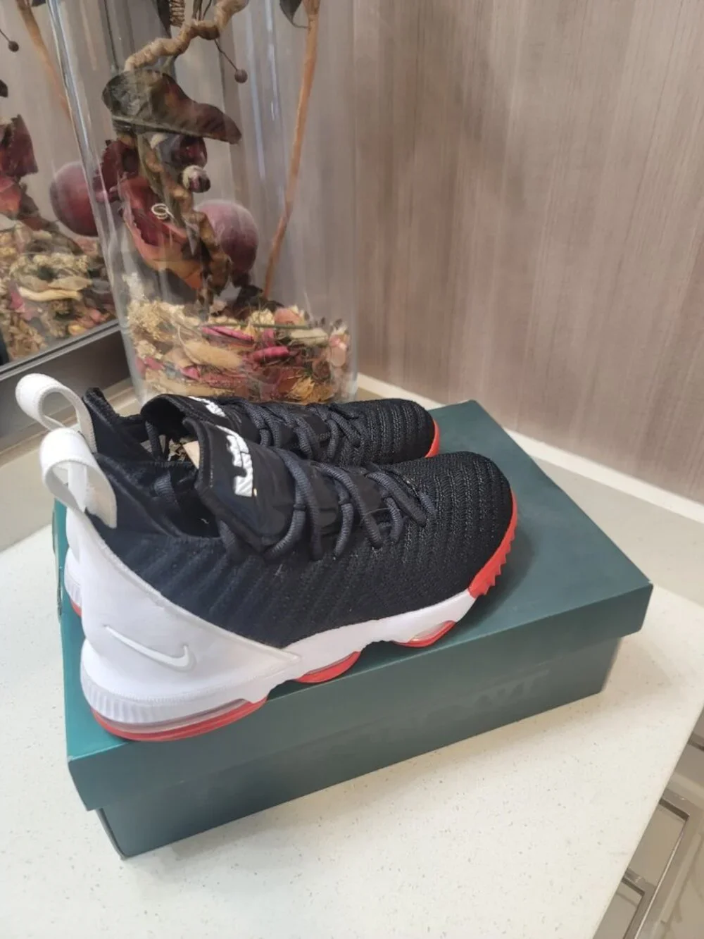 Nike Lebron 16 XVI GS Bred 2019 ~ Youth Size US 5.5Y Black/Red AQ2465-016